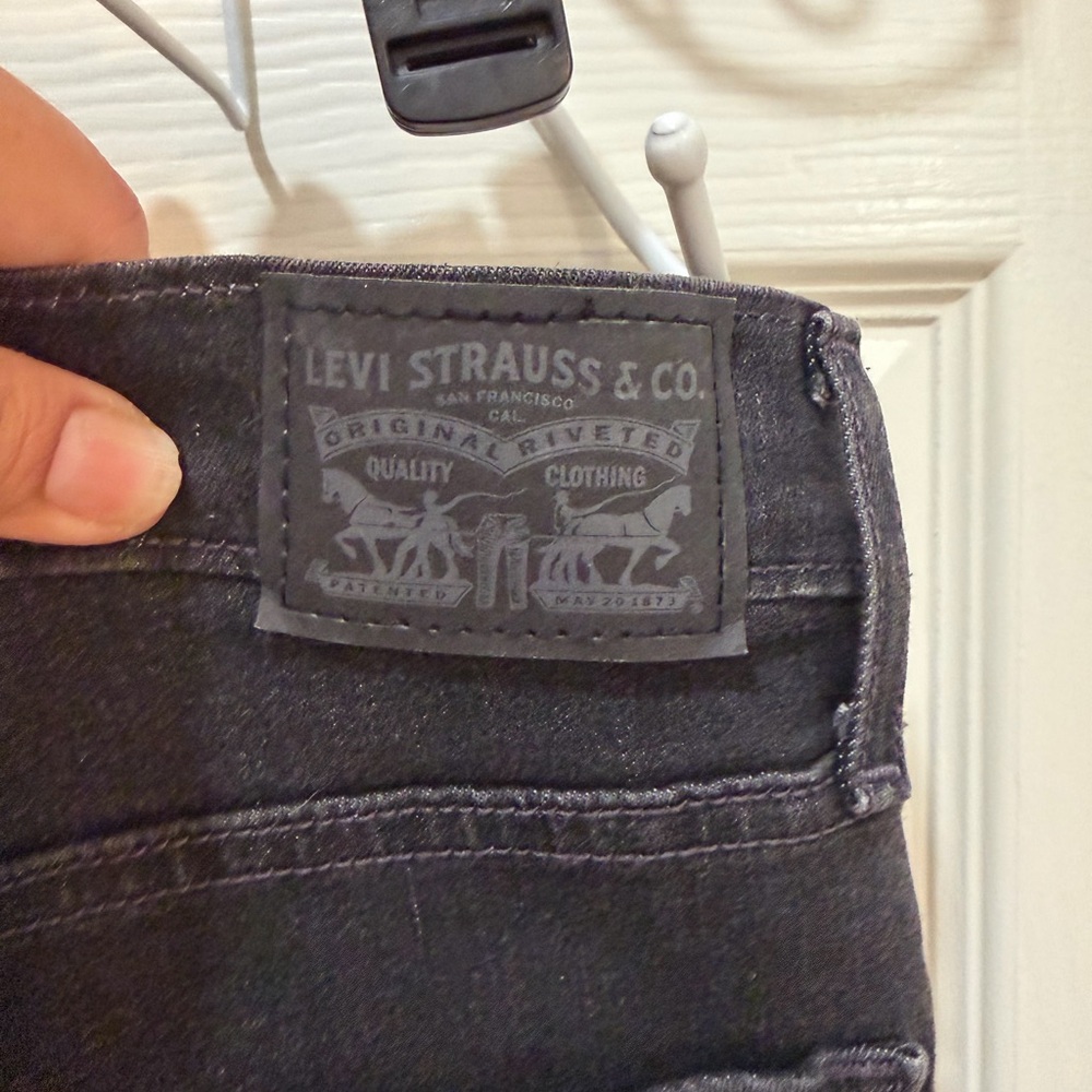 Levi's Women’s 724 High Rise Straight Black Jeans 29